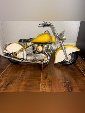 Vintage Style Metal Indian Motorcycle Decorative Replica Model Display